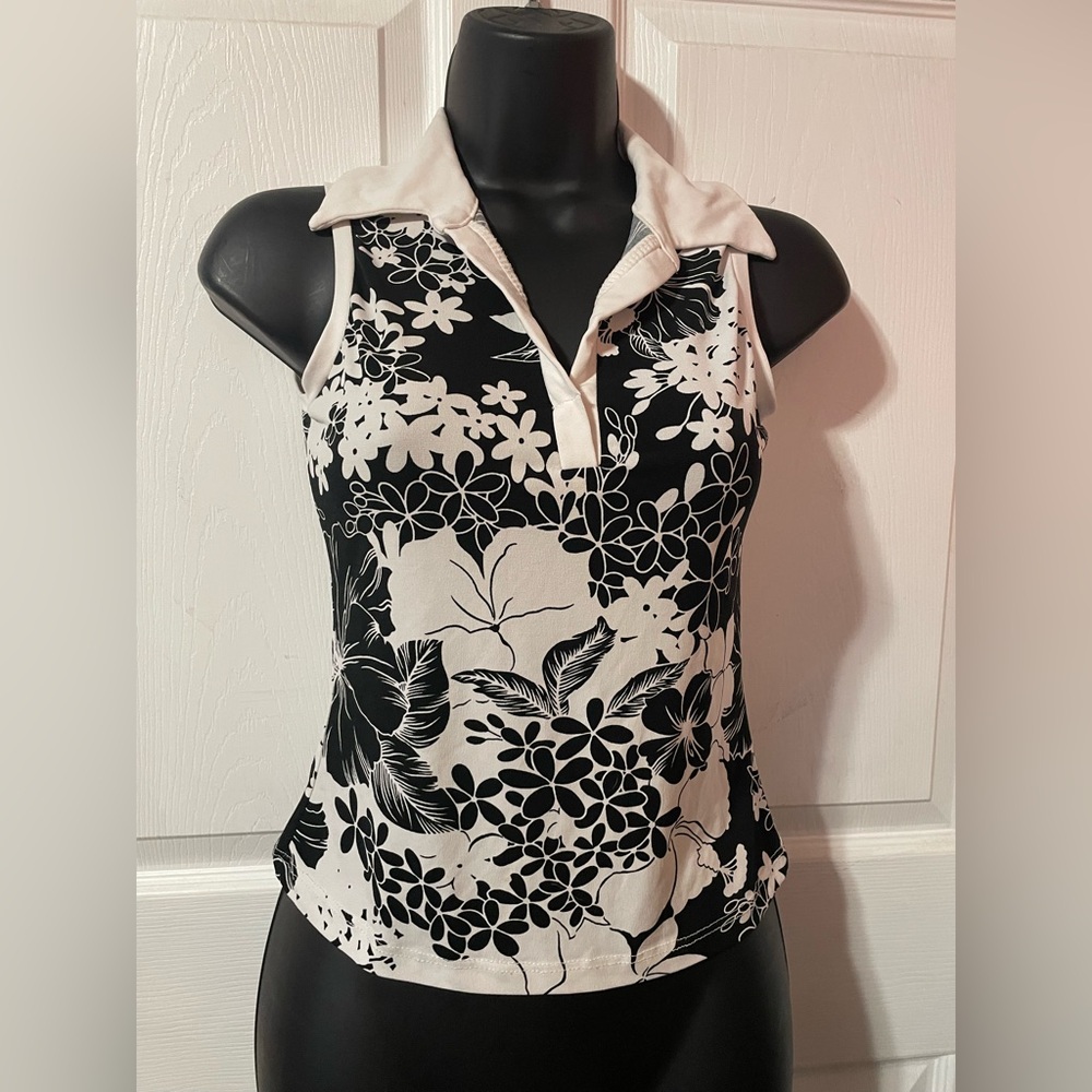 Cute black and white floral sleeveless top